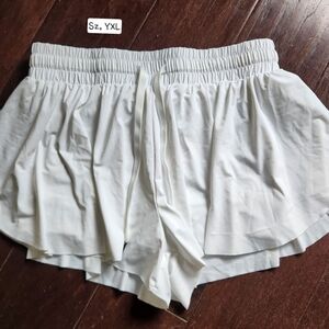 Girls fitness flowy shorts YXL
